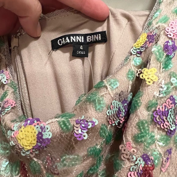 NWT GIANNI BINI FLORAL SEQUIN MINI DRESS - Picture 4 of 5